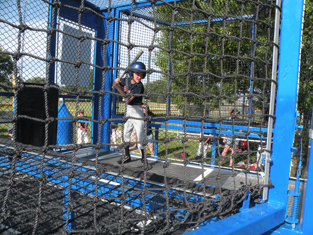 Softball or baseball batting cage