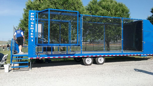 Softball or baseball batting cage with expandable swing area